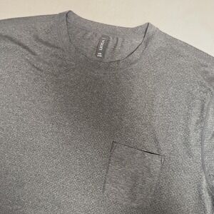 Vuori Shirt Mens XL Gray Performance Short Sleeve Pocket Tee Athletic Workout